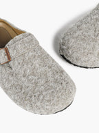 Women's Fuzzy Felt Clogs Adjustable Buckle Slip-On Mules Flat Shoes for Indoor, Outdoor Casual Wear