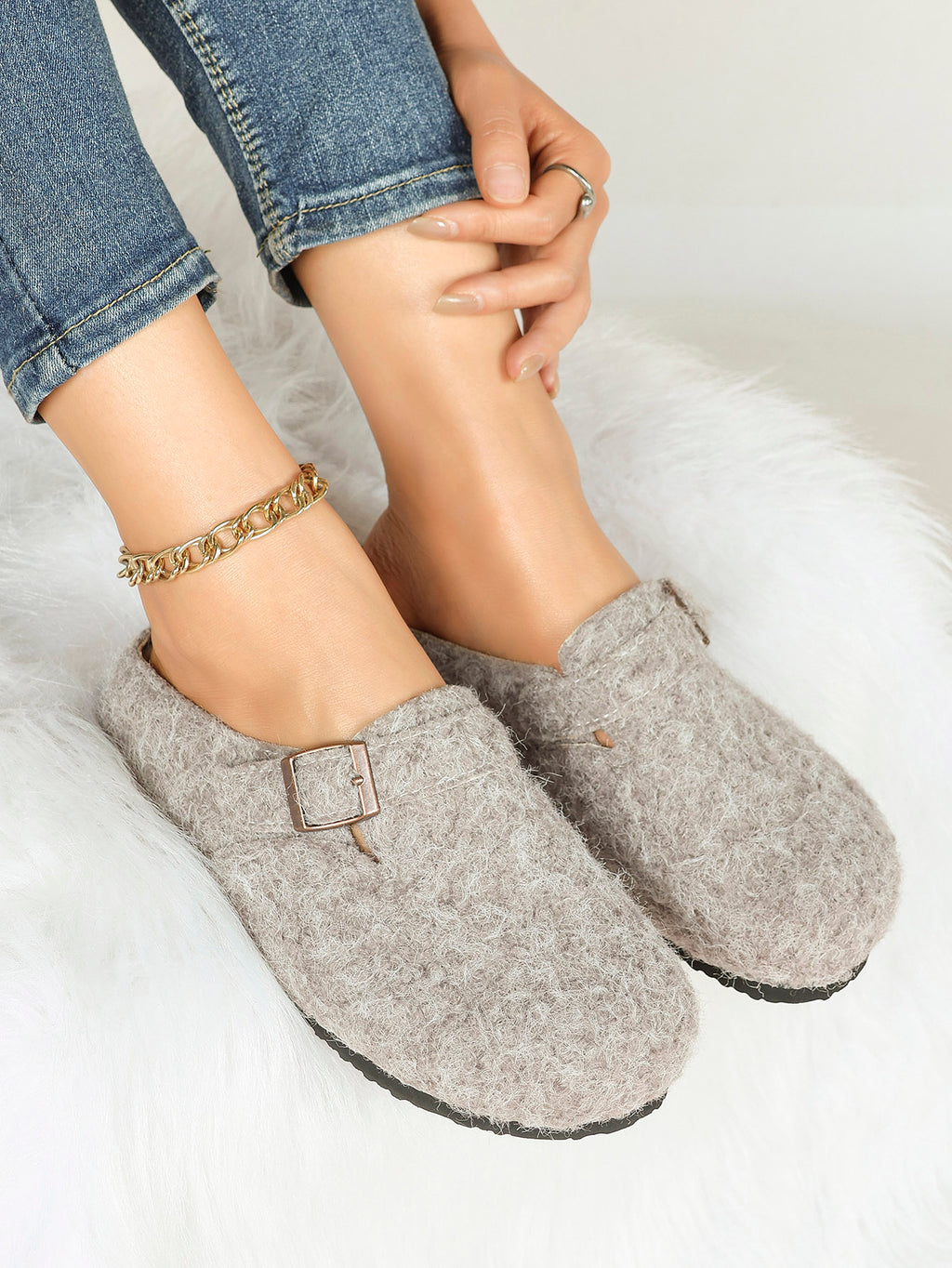 Women's Fuzzy Felt Clogs Adjustable Buckle Slip-On Mules Flat Shoes for Indoor, Outdoor Casual Wear