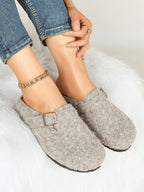 Women's Fuzzy Felt Clogs Adjustable Buckle Slip-On Mules Flat Shoes for Indoor, Outdoor Casual Wear