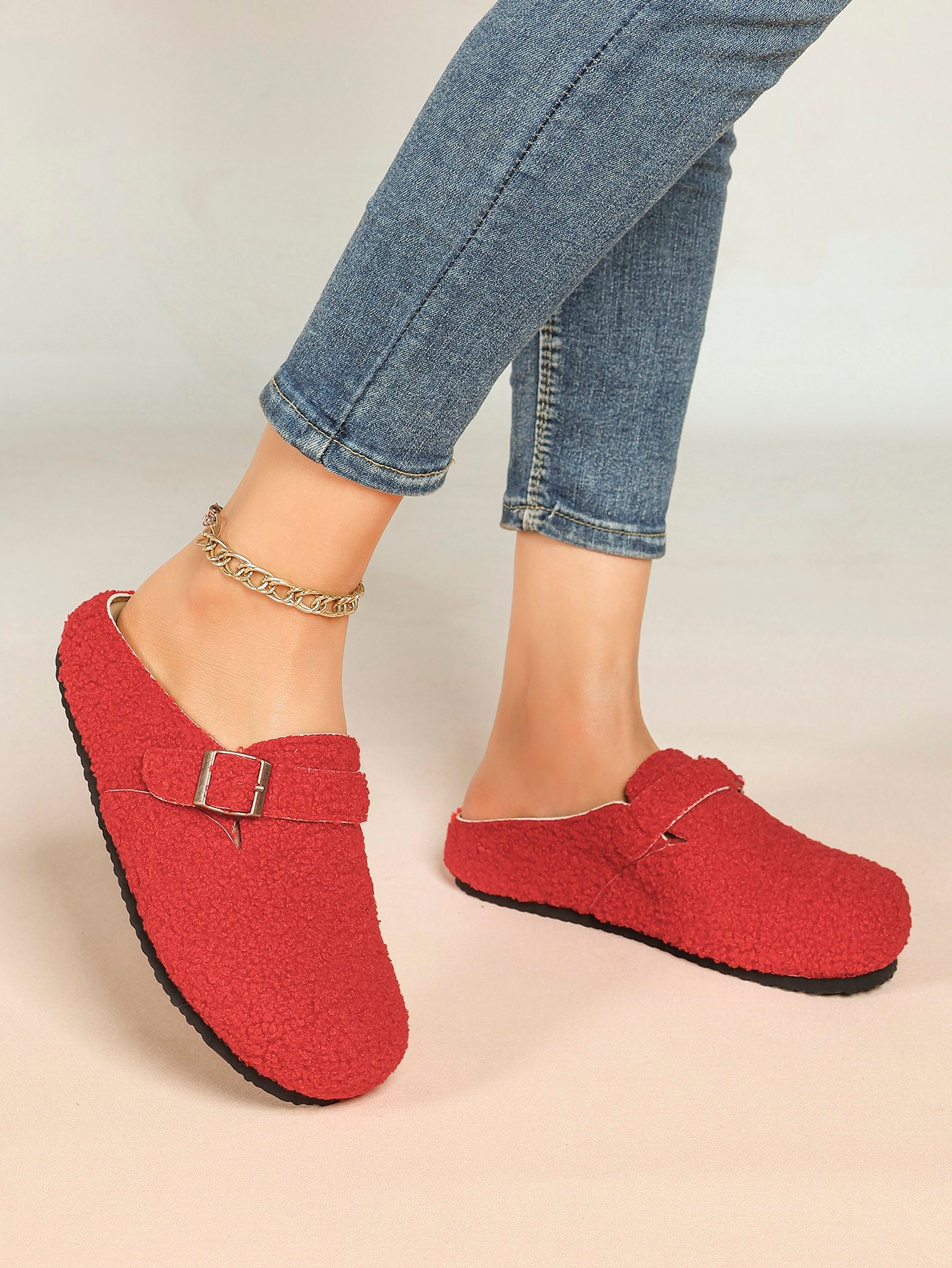 Women's Fuzzy Felt Clogs Adjustable Buckle Slip-On Mules Flat Shoes for Indoor, Outdoor Casual Wear