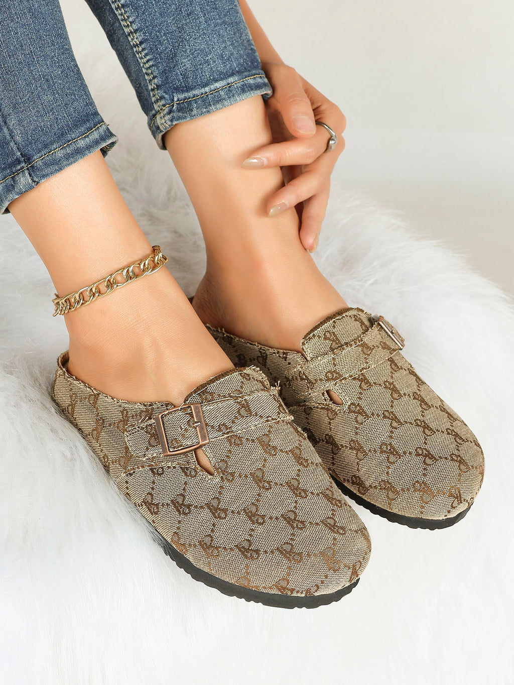 Women's Fuzzy Felt Clogs Adjustable Buckle Slip-On Mules Flat Shoes for Indoor, Outdoor Casual Wear