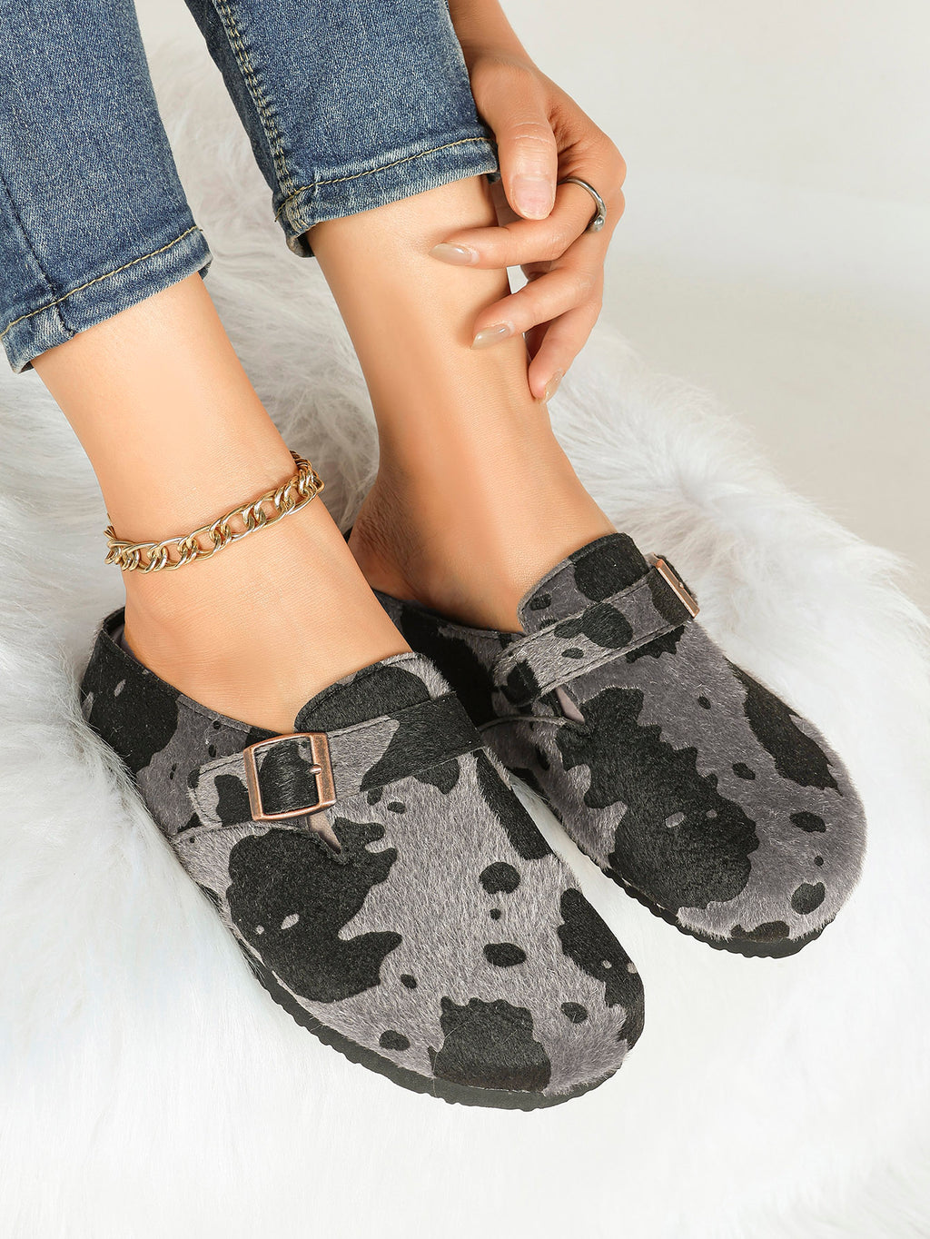 Women's Fuzzy Felt Clogs Adjustable Buckle Slip-On Mules Flat Shoes for Indoor, Outdoor Casual Wear