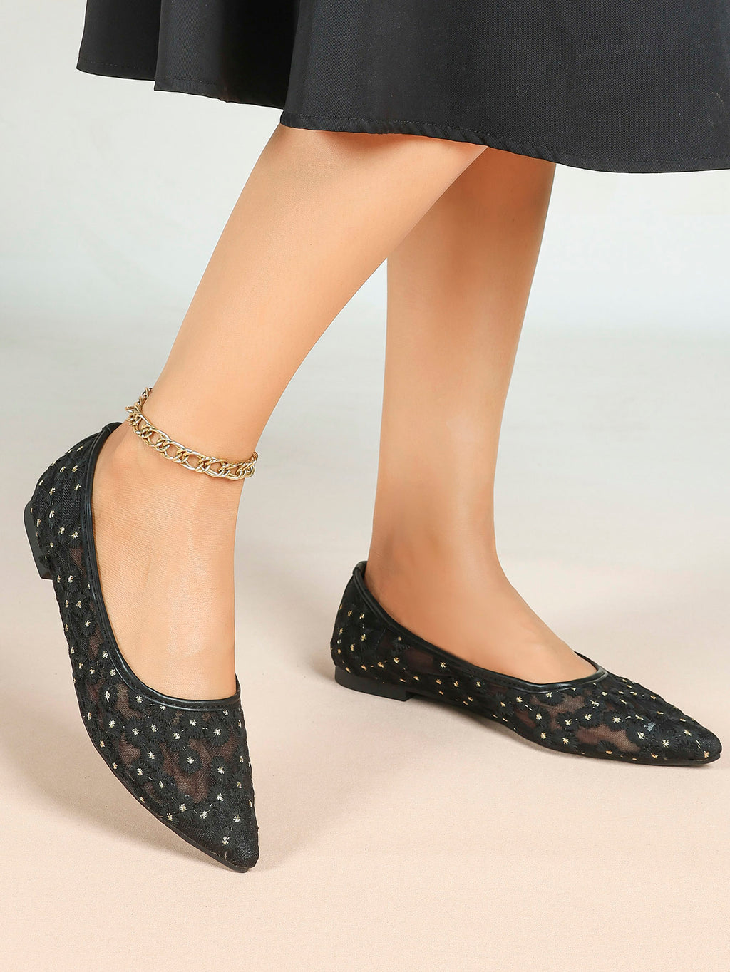Women's Pointed Toe Daisy Embroidery Mesh Flats Slip On Elegant Summer Shoes for Bridal Casual Outfit