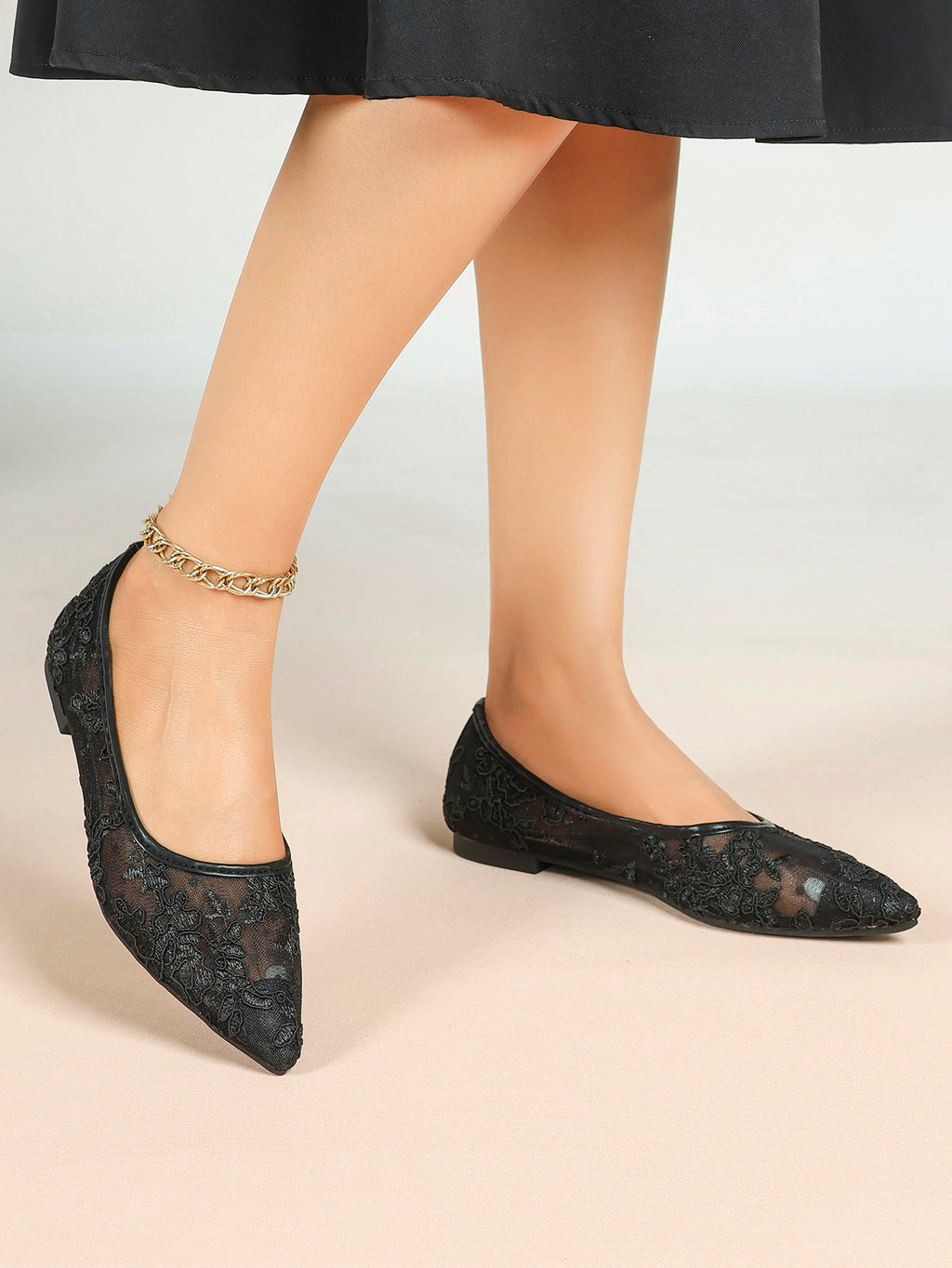 Women's Lace Embroidered Ballet Flats Floral Mesh Pointed Toe Slip On Shoes Daily Casual Wear