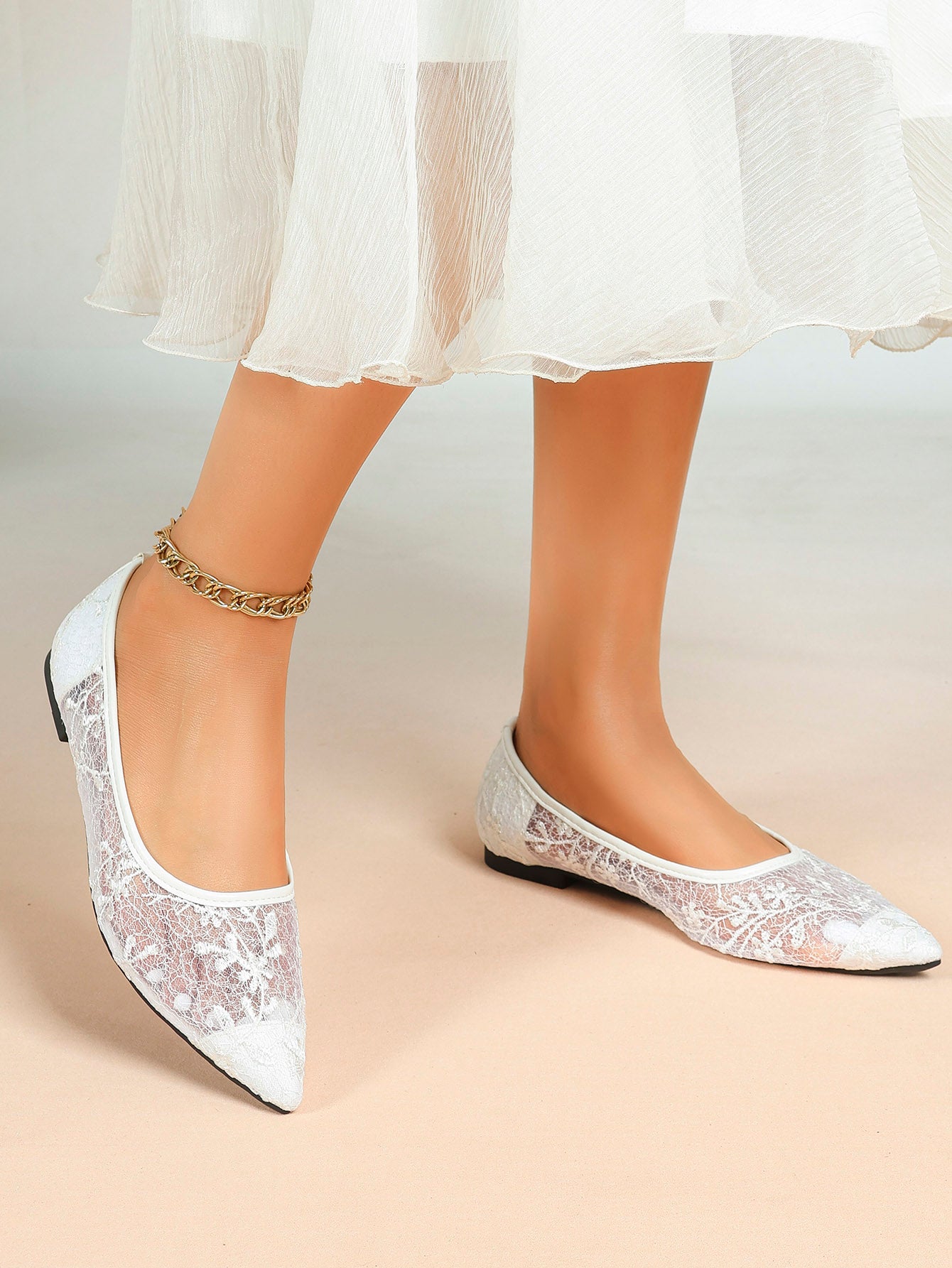 Pointed Toe White Lace Flats Floral Mesh Embroidery Slip On Soft Shoes for Bridal Ceremony and Daily Wear