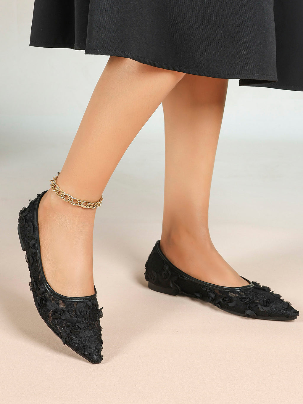 Women's White Lace Floral Ballet Flats Pointed Toe Slip-On Ballerina Dress Shoes