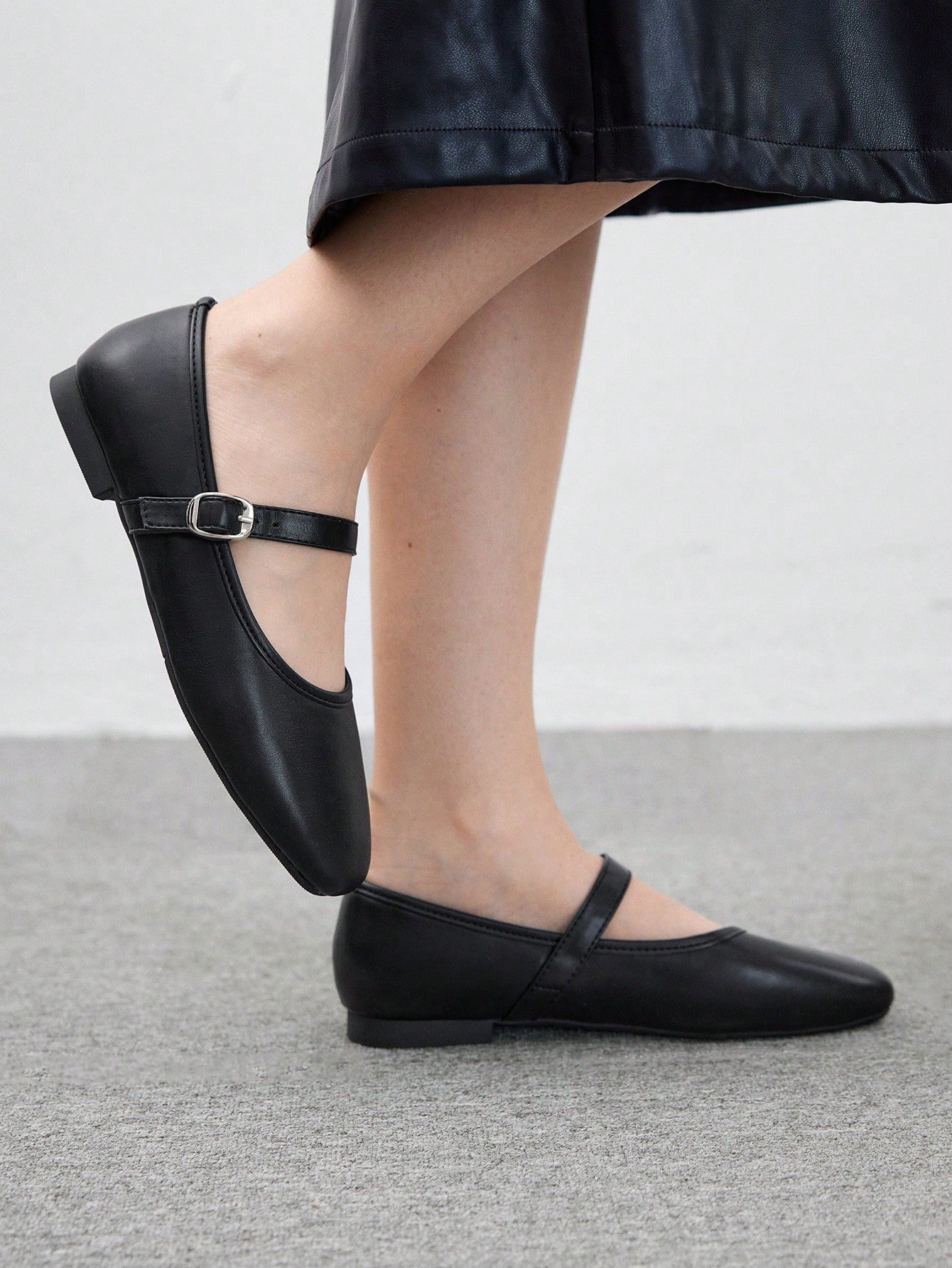classic black mary jane flats – round toe, low heel, adjustable strap, elegant everyday shoes for women classic black mary jane flats – round toe, low heel, adjustable strap, elegant everyday shoes for women