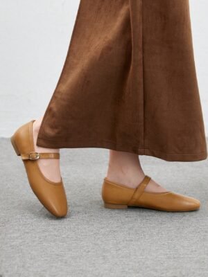 vintage tan mary jane flats – classic round toe leather shoes with buckle strap