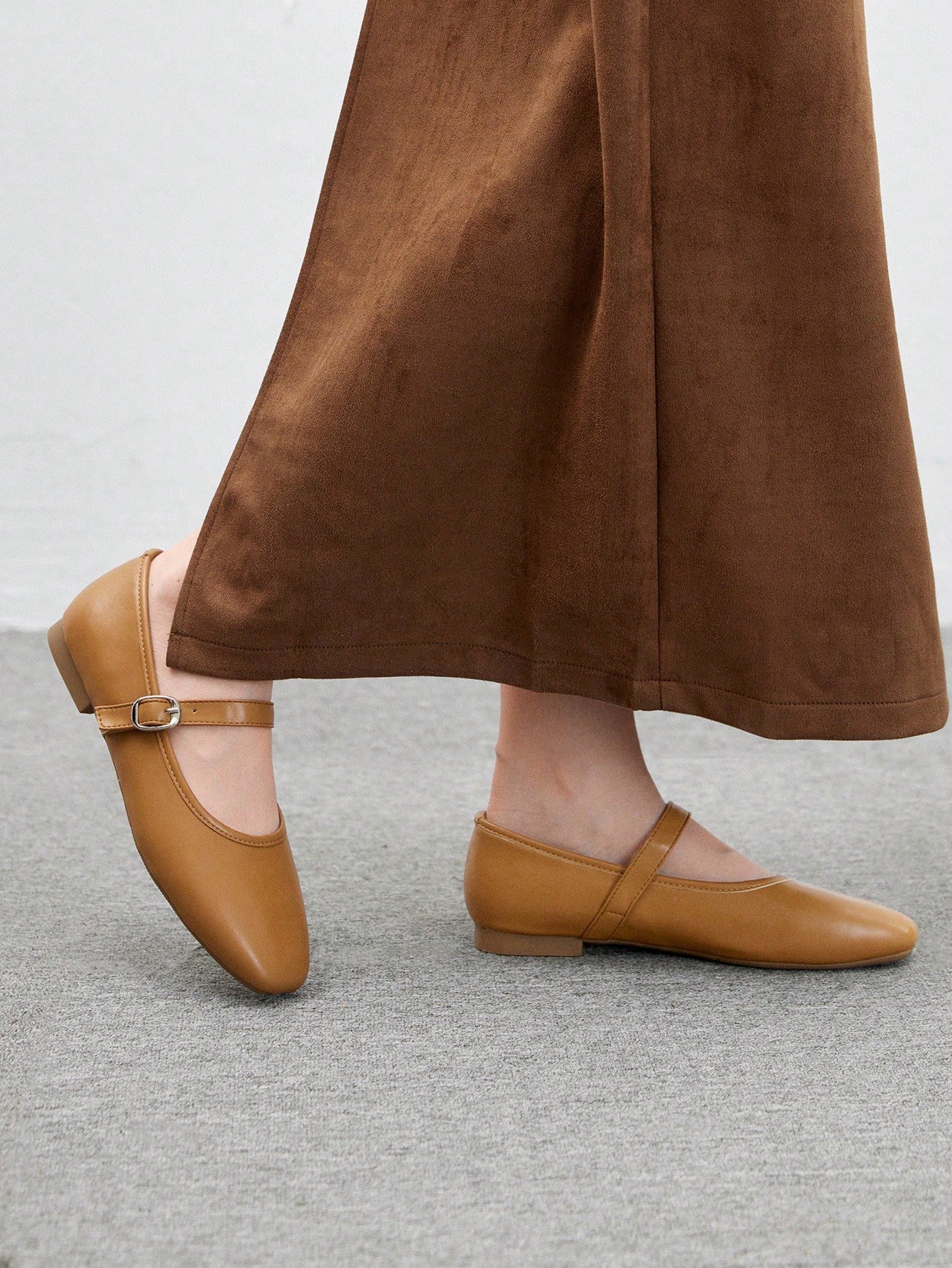 vintage tan mary jane flats – classic round toe leather shoes with buckle strap vintage tan mary jane flats – classic round toe leather shoes with buckle strap