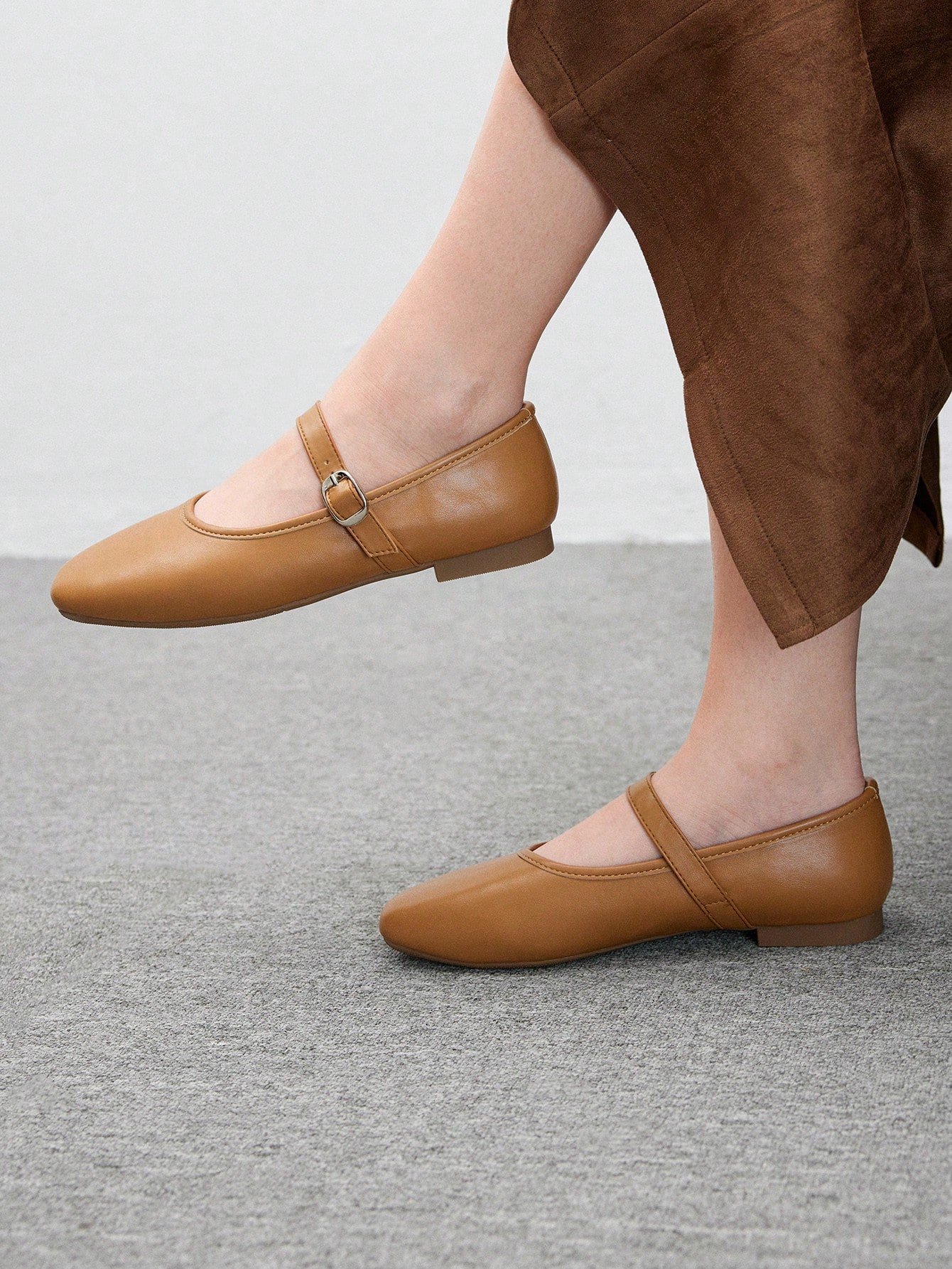 vintage tan mary jane flats – classic round toe leather shoes with buckle strap vintage tan mary jane flats – classic round toe leather shoes with buckle strap